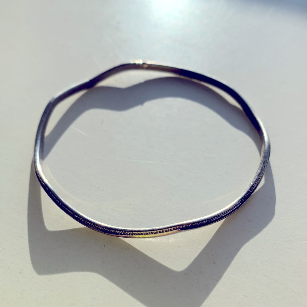 Sterling silver zigzag thin bangle with details